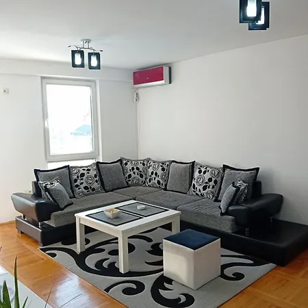 Gray Diamond Apartman *